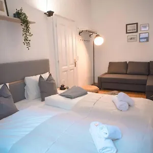 Cosy And Spacious In The Heart Of Apartment